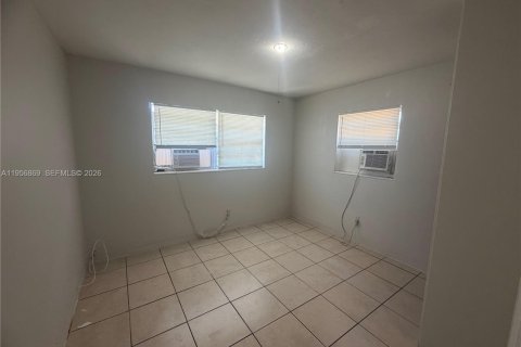 Villa ou maison à louer à Fort Lauderdale, Floride: 2 chambres, 51.1 m2 № 2010821 - photo 4