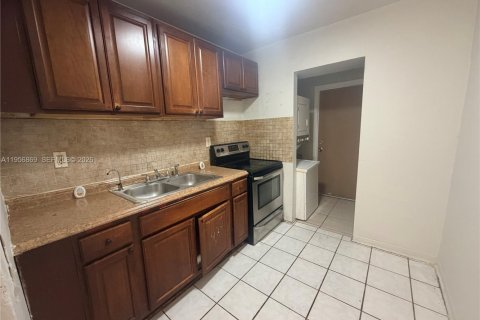 Villa ou maison à louer à Fort Lauderdale, Floride: 2 chambres, 51.1 m2 № 2010821 - photo 9