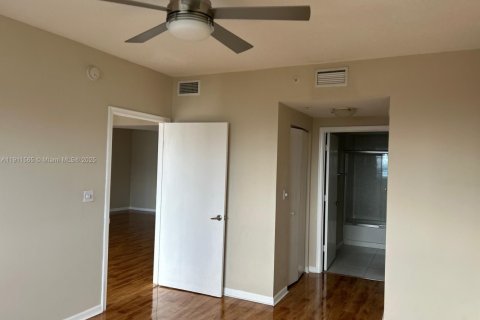 Condominio en alquiler en Aventura, Florida, 2 dormitorios, 99.68 m2 № 2082278 - foto 2