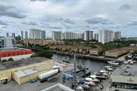 Condominio en alquiler en Aventura, Florida, 2 dormitorios, 99.68 m2 № 2082278 - foto 13