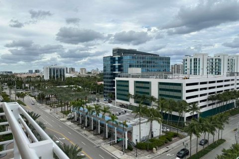 Condominio en alquiler en Aventura, Florida, 2 dormitorios, 99.68 m2 № 2082278 - foto 14