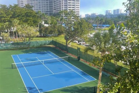 Condo in Hallandale Beach, Florida, 2 bedrooms  № 1970242 - photo 21