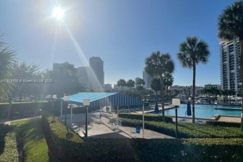 Condo in Hallandale Beach, Florida, 2 bedrooms  № 1970242 - photo 24