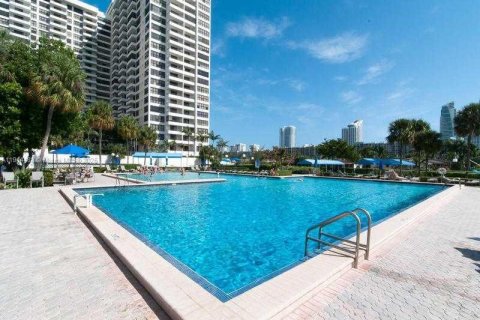 Condo in Hallandale Beach, Florida, 2 bedrooms  № 1970242 - photo 26