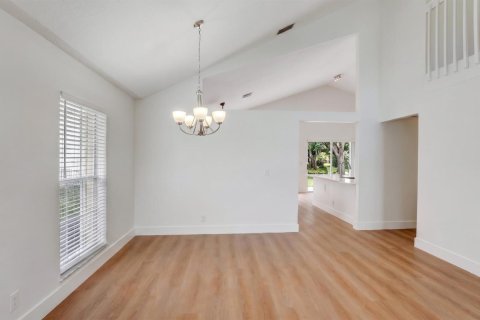 House in Boca Raton, Florida 4 bedrooms, 185.9 sq.m. № 2392678 - photo 6
