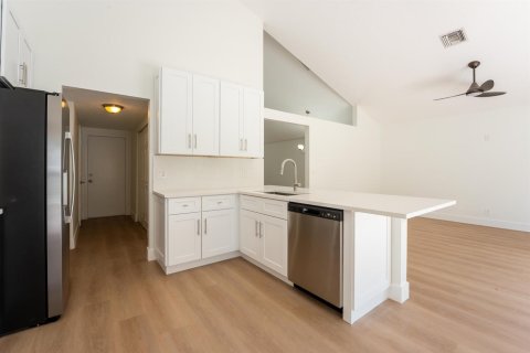 House in Boca Raton, Florida 4 bedrooms, 185.9 sq.m. № 2392678 - photo 7