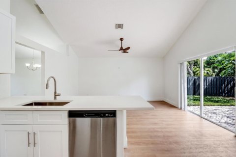 House in Boca Raton, Florida 4 bedrooms, 185.9 sq.m. № 2392678 - photo 12