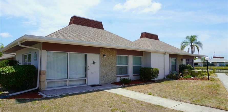 Condominio en Holiday, Florida, 2 dormitorios № 2094620
