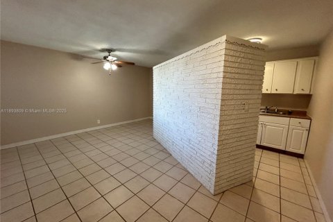 Apartamento en alquiler en Wilton Manors, Florida, 1 dormitorio, 52.03 m2 № 2013353 - foto 4