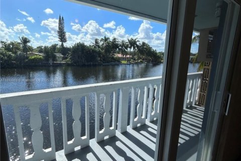 Apartamento en alquiler en Wilton Manors, Florida, 1 dormitorio, 52.03 m2 № 2013353 - foto 9