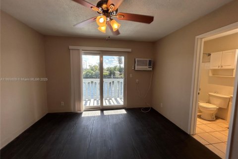 Apartamento en alquiler en Wilton Manors, Florida, 1 dormitorio, 52.03 m2 № 2013353 - foto 11