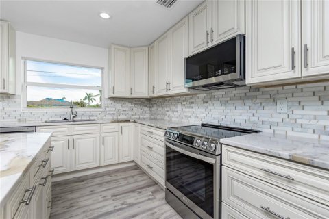 Casa en venta en Port Charlotte, Florida, 3 dormitorios, 151.34 m2 № 1295916 - foto 7