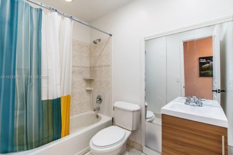 Casa en venta en Sunrise, Florida, 3 dormitorios, 103.96 m2 № 1991092 - foto 15