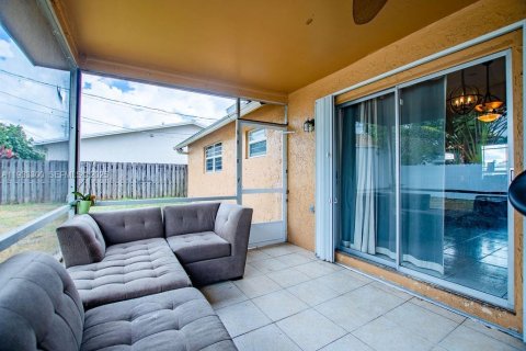 Casa en venta en Sunrise, Florida, 3 dormitorios, 103.96 m2 № 1991092 - foto 26