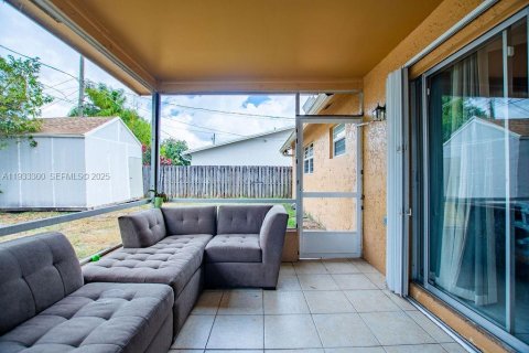 Casa en venta en Sunrise, Florida, 3 dormitorios, 103.96 m2 № 1991092 - foto 25