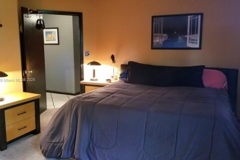 House in Deerfield Beach, Florida 2 bedrooms, 104.61 sq.m. № 1689342 - photo 6