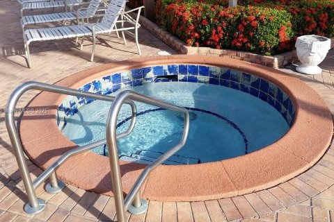 House in Deerfield Beach, Florida 2 bedrooms, 104.61 sq.m. № 1689342 - photo 24