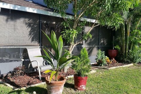 House in Deerfield Beach, Florida 2 bedrooms, 104.61 sq.m. № 1689342 - photo 19