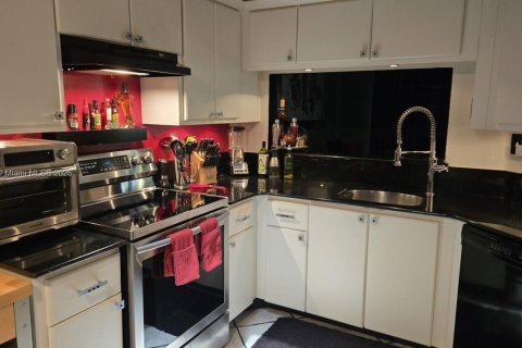 House in Deerfield Beach, Florida 2 bedrooms, 104.61 sq.m. № 1689342 - photo 3