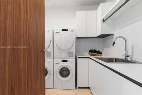 Снять в аренду кондоминиум в Майами, Флорида 3 спальни, 360.09м2, № 2052890 - фото 19