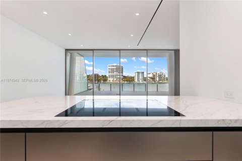 Condo in Miami, Florida, 3 bedrooms  № 2052890 - photo 8