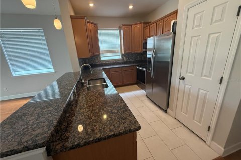 Adosado en alquiler en Orlando, Florida, 3 dormitorios, 163.51 m2 № 1912361 - foto 2