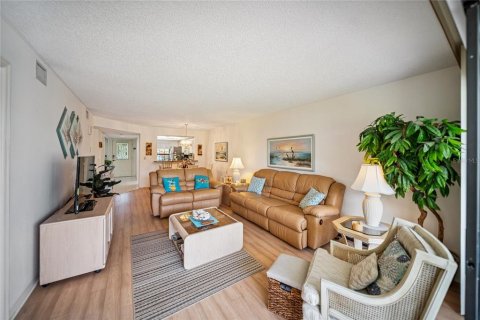 Condo in Sarasota, Florida, 2 bedrooms  № 1847472 - photo 17
