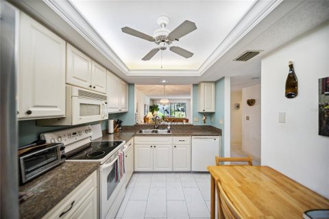 Condo in Sarasota, Florida, 2 bedrooms  № 1847472 - photo 9