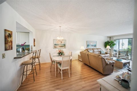 Condo in Sarasota, Florida, 2 bedrooms  № 1847472 - photo 12