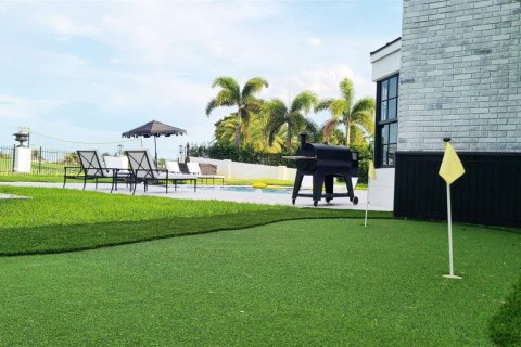 House in Fort Lauderdale, Florida 5 bedrooms, 406.73 sq.m. № 1935155 - photo 28