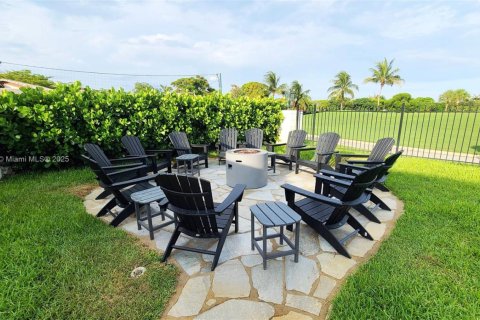 House in Fort Lauderdale, Florida 5 bedrooms, 406.73 sq.m. № 1935155 - photo 30