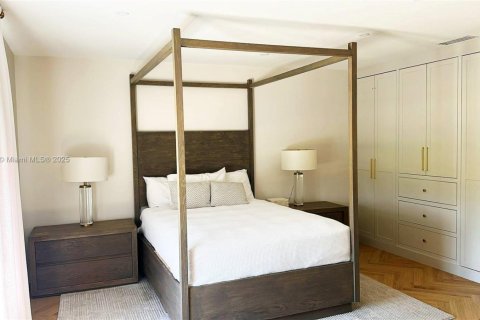 House in Fort Lauderdale, Florida 5 bedrooms, 406.73 sq.m. № 1935155 - photo 13