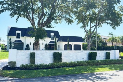 House in Fort Lauderdale, Florida 5 bedrooms, 406.73 sq.m. № 1935155 - photo 2