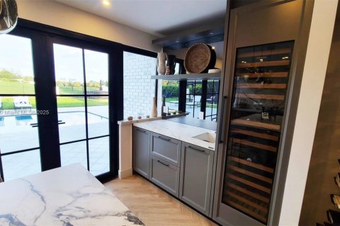 House in Fort Lauderdale, Florida 5 bedrooms, 406.73 sq.m. № 1935155 - photo 7