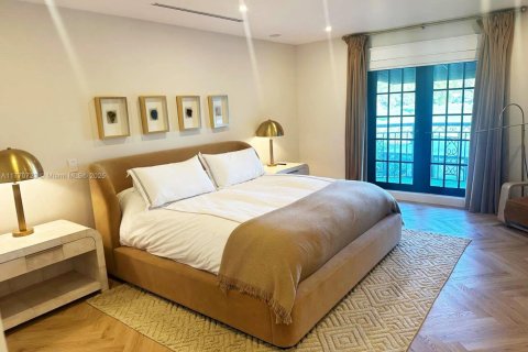 House in Fort Lauderdale, Florida 5 bedrooms, 406.73 sq.m. № 1935155 - photo 24