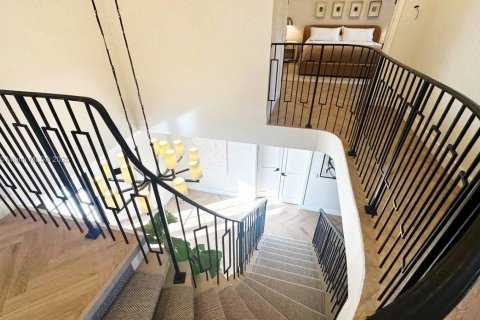 House in Fort Lauderdale, Florida 5 bedrooms, 406.73 sq.m. № 1935155 - photo 17