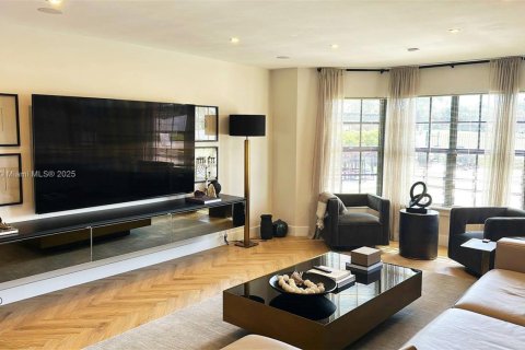 House in Fort Lauderdale, Florida 5 bedrooms, 406.73 sq.m. № 1935155 - photo 5