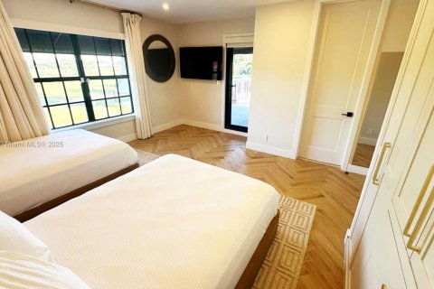 House in Fort Lauderdale, Florida 5 bedrooms, 406.73 sq.m. № 1935155 - photo 19