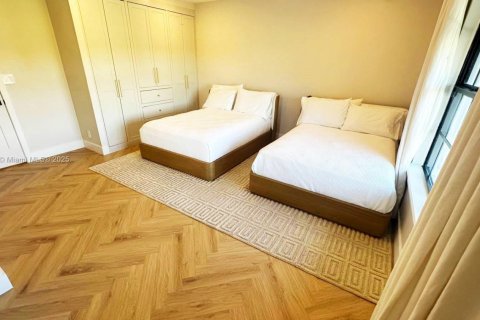 House in Fort Lauderdale, Florida 5 bedrooms, 406.73 sq.m. № 1935155 - photo 20