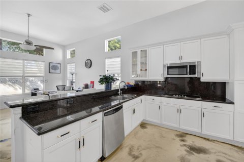 Купить виллу или дом в Мирамар, Флорида 4 спальни, 226.96м2, № 2076712 - фото 20