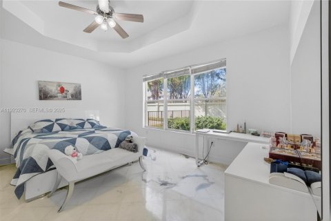 Купить виллу или дом в Мирамар, Флорида 4 спальни, 226.96м2, № 2076712 - фото 29