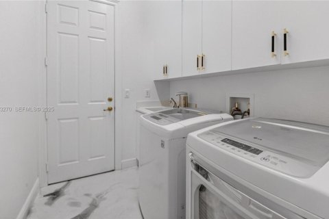 Купить виллу или дом в Мирамар, Флорида 4 спальни, 226.96м2, № 2076712 - фото 10