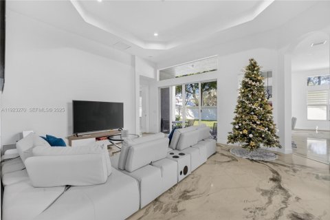 Купить виллу или дом в Мирамар, Флорида 4 спальни, 226.96м2, № 2076712 - фото 13