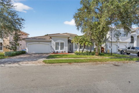 House in Miramar, Florida 4 bedrooms, 226.96 sq.m. № 2076712