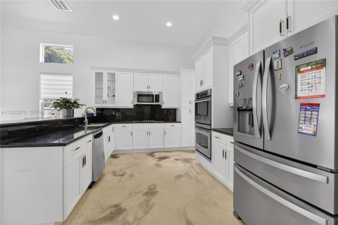 Купить виллу или дом в Мирамар, Флорида 4 спальни, 226.96м2, № 2076712 - фото 21