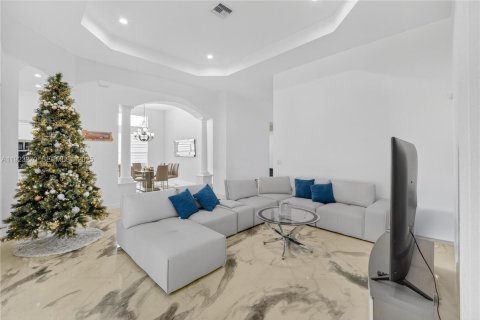 Купить виллу или дом в Мирамар, Флорида 4 спальни, 226.96м2, № 2076712 - фото 15