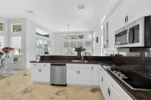 Купить виллу или дом в Мирамар, Флорида 4 спальни, 226.96м2, № 2076712 - фото 18