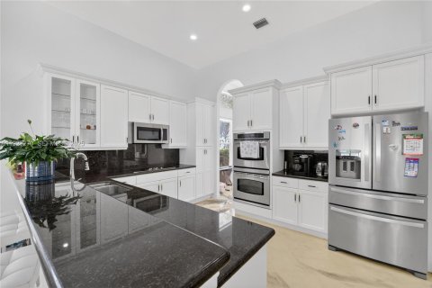 Купить виллу или дом в Мирамар, Флорида 4 спальни, 226.96м2, № 2076712 - фото 22