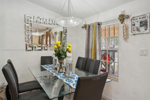 House in Miami, Florida 2 bedrooms, 109.81 sq.m. № 1864210 - photo 2