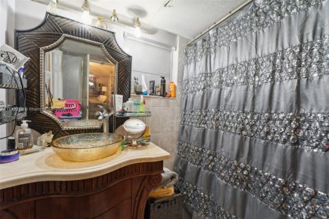 House in Miami, Florida 2 bedrooms, 109.81 sq.m. № 1864210 - photo 8